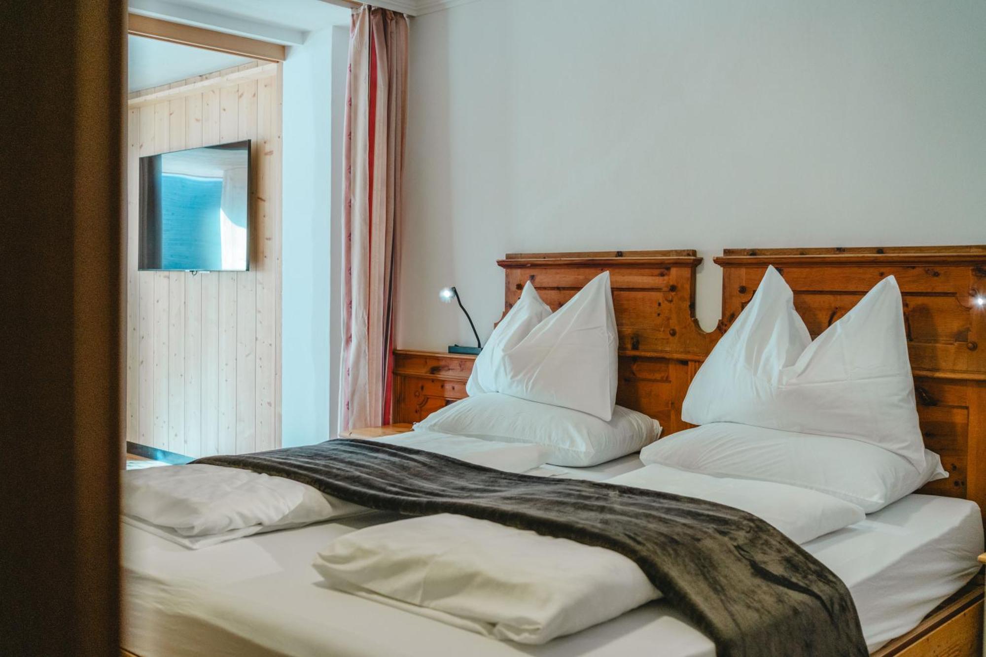 Dolomitenhotel Weisslahnbad Tires Luaran gambar