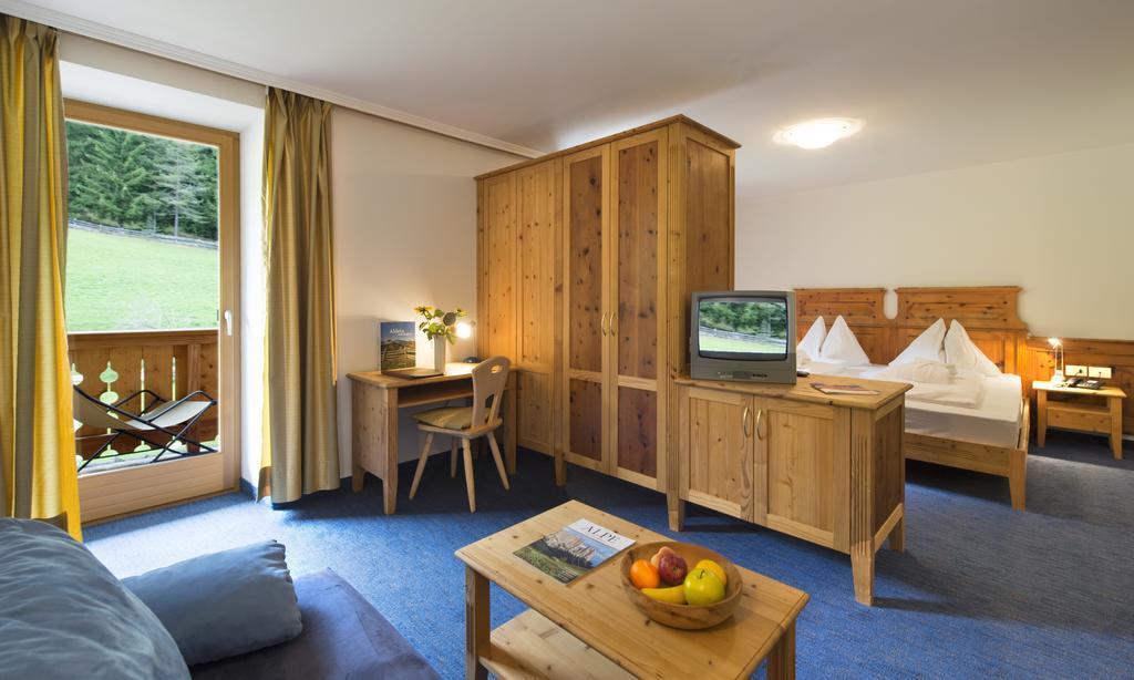 Dolomitenhotel Weisslahnbad Tires Bilik gambar